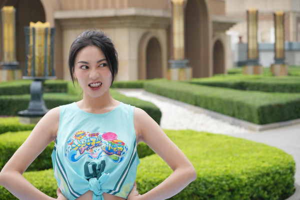 《愛回家》30歲小花遊越南富國島狂晒靚相!螢光粉色泳衣露事業線!