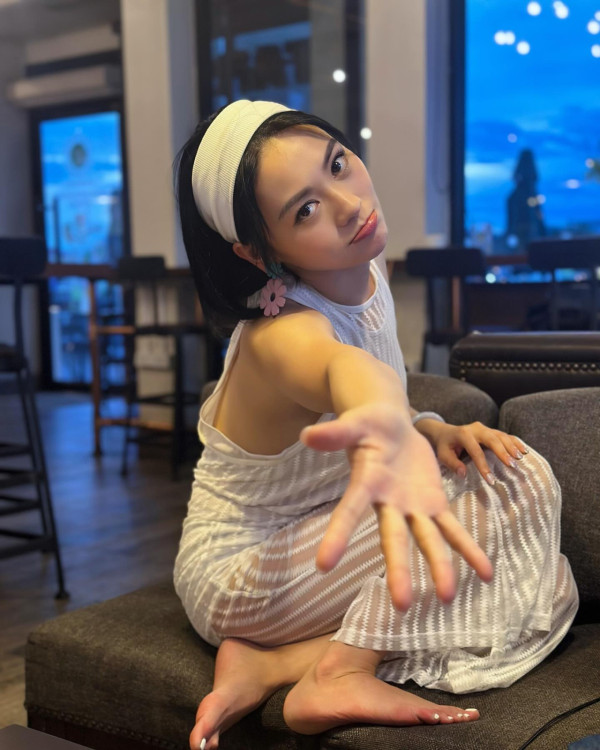 《愛回家》30歲小花遊越南富國島狂晒靚相!螢光粉色泳衣露事業線!