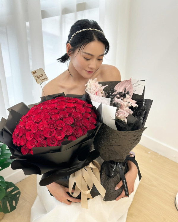 《愛回家》30歲小花遊越南富國島狂晒靚相!螢光粉色泳衣露事業線!