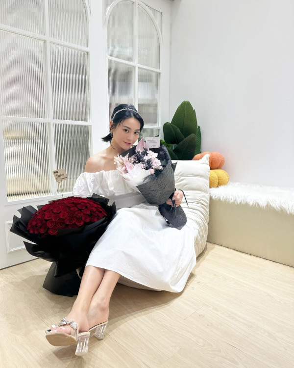 《愛回家》30歲小花遊越南富國島狂晒靚相!螢光粉色泳衣露事業線!