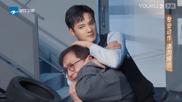 「巴西成龍」劈椰子影片網上瘋傳 與本尊勁似樣！2線索被指是AI合成？ 