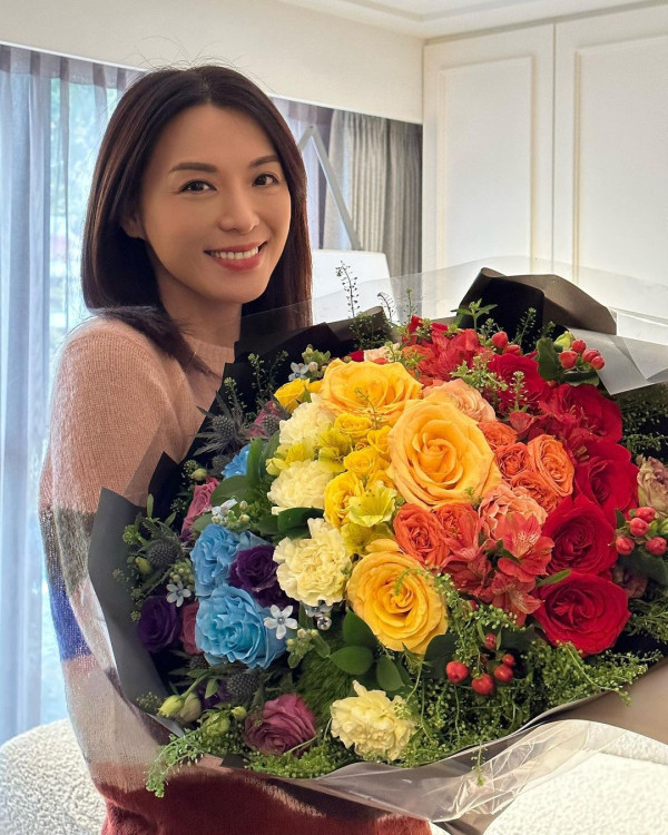 陳煒與老公結婚兩周年蜜遊日本 被熱情奈良鹿仔「攻擊」敏感部位 