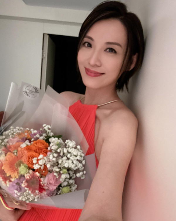 陳煒與老公結婚兩周年蜜遊日本 被熱情奈良鹿仔「攻擊」敏感部位 