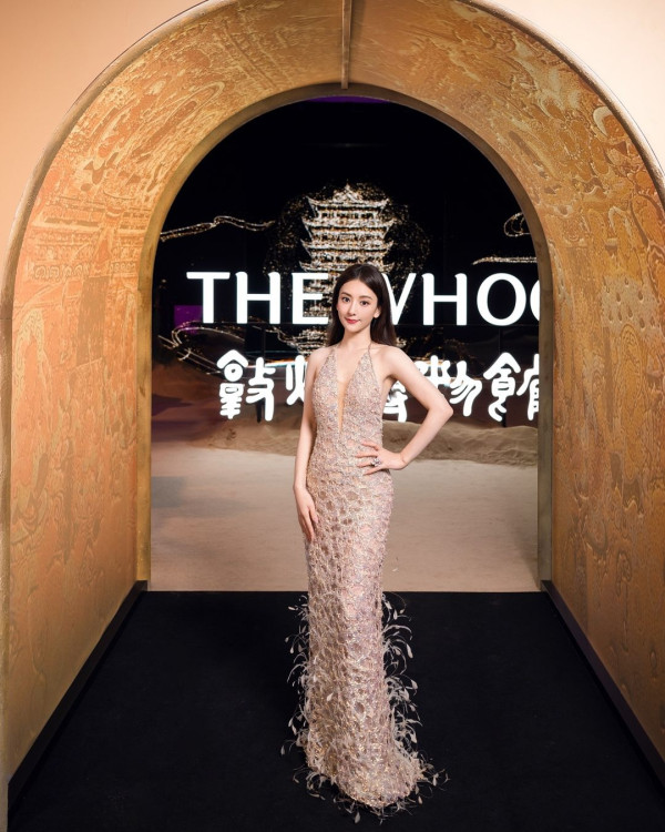 郭富城夫妻蜜遊英國街頭自拍 方媛發嗲功問5個字Aaron冧爆甜笑 