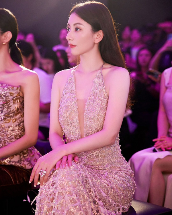 郭富城夫妻蜜遊英國街頭自拍 方媛發嗲功問5個字Aaron冧爆甜笑 