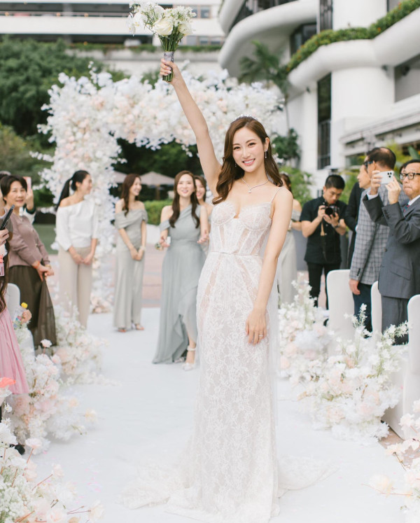 30歲拜金港姐撇甩老公獨遊西藏！着傳統服飾濃妝寫真罕有密實！ 