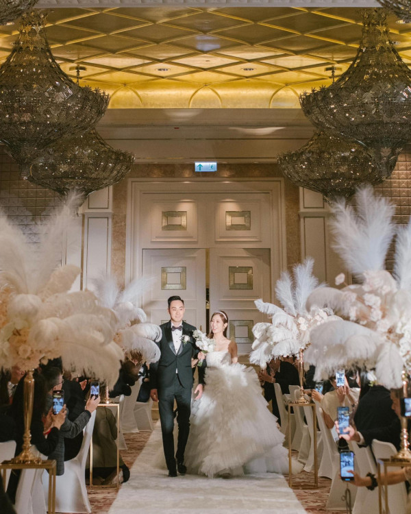 30歲拜金港姐撇甩老公獨遊西藏！着傳統服飾濃妝寫真罕有密實！ 