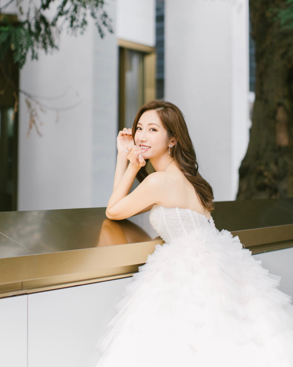 30歲拜金港姐撇甩老公獨遊西藏！着傳統服飾濃妝寫真罕有密實！ 