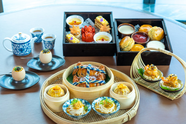 北角頂層海景餐廳推出大閘蟹下午茶套餐  送無邊際泳池通行証／任食雞蛋仔及雪糕