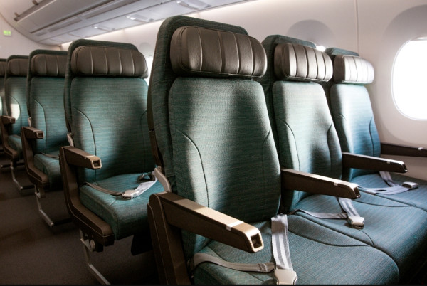 國泰芝加哥航班乘客醉酒鬧事 轉飛東京成田機場驅逐鬧事乘客 