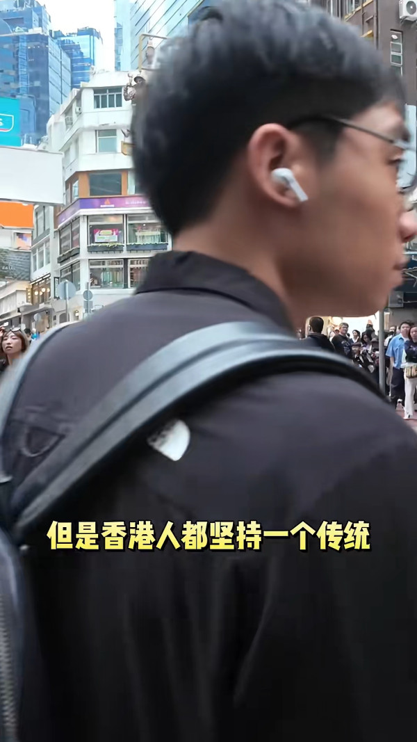 海口機場廣告霸屏88塊連播8日婚訊！新人留兩圍迎「亂入」賓客 