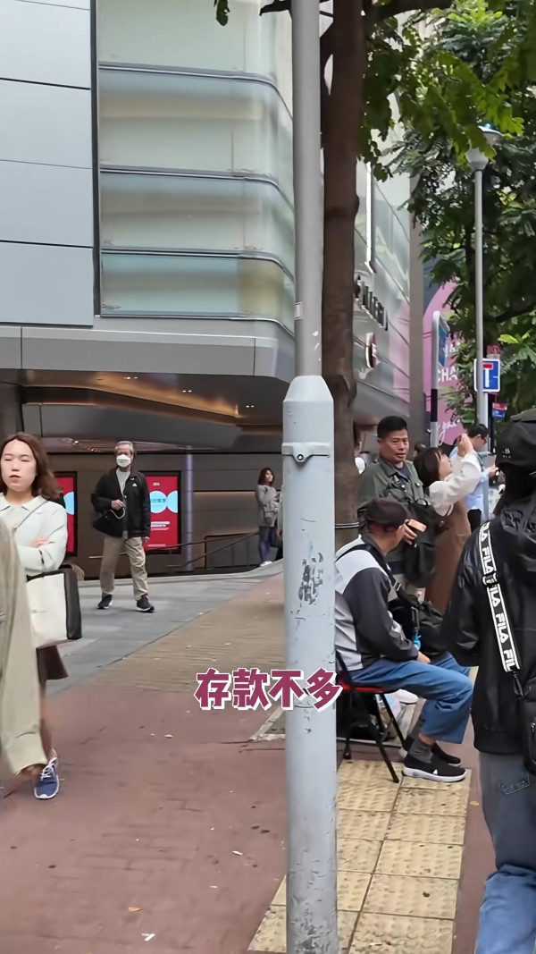 海口機場廣告霸屏88塊連播8日婚訊！新人留兩圍迎「亂入」賓客 