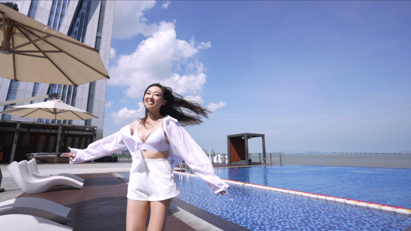 TVB「最強Body」郭珮文比堅尼浸溫泉大開中門極誘人！陳懿德連換泳衣派粉絲福利 