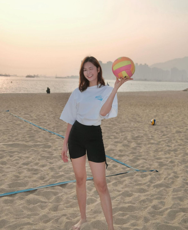 舒淇成都搭飛機返港狀態跌watt？包到冚仍難掩倦容 網友全憑一個特徵認出 