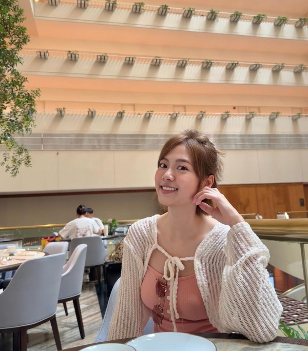 舒淇成都搭飛機返港狀態跌watt？包到冚仍難掩倦容 網友全憑一個特徵認出 