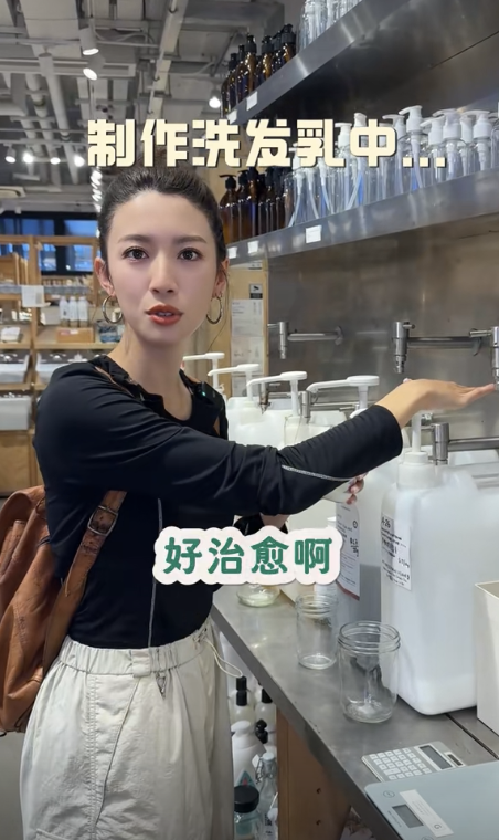 期間還製作了洗髮乳，又買了一些食物、香薰等等。圖片來源：抖音@蔡思貝