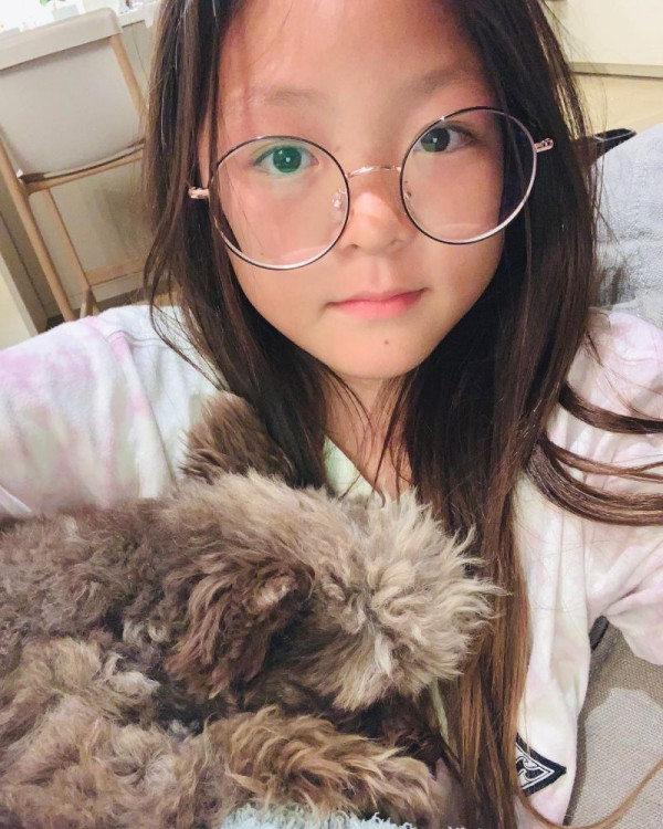 《超人回來了》秋小愛13歲生日!父母PO相慶祝感性落淚!近照判若兩人