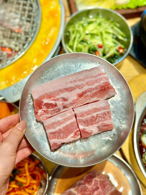 KK MALL｜來源：深圳地鐵、小紅書@跳舞的蓬蓬裙、小紅書@花喵喵、小紅書@暴飲暴食～瑜伽導師Rachel、小紅書@舉個栗子、小紅書@快樂星球、小紅書@耶耶美食、小紅書@莉莉兔子、太二酸菜魚官網、小紅書@蕉下見鹿、小紅書@憨居居-一起吃飯啦、小紅書@花花還能吃億口、小紅書@荔枝飽飽、小紅書@小福星、小紅書@墨鏡喵、番茄口袋、小紅書@會拍的梁波萬、小紅書@小秘書食記、小紅書@深圳吃貨課代表