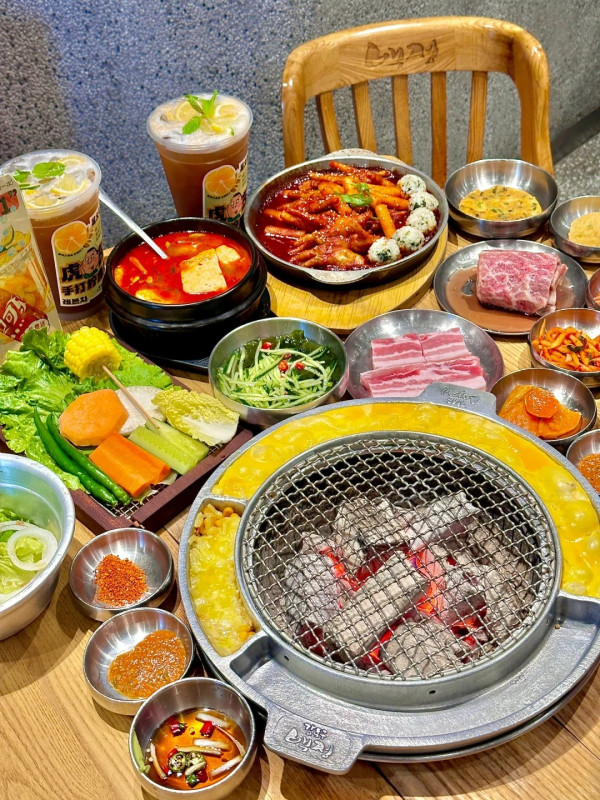 KK MALL｜來源：深圳地鐵、小紅書@跳舞的蓬蓬裙、小紅書@花喵喵、小紅書@暴飲暴食～瑜伽導師Rachel、小紅書@舉個栗子、小紅書@快樂星球、小紅書@耶耶美食、小紅書@莉莉兔子、太二酸菜魚官網、小紅書@蕉下見鹿、小紅書@憨居居-一起吃飯啦、小紅書@花花還能吃億口、小紅書@荔枝飽飽、小紅書@小福星、小紅書@墨鏡喵、番茄口袋、小紅書@會拍的梁波萬、小紅書@小秘書食記、小紅書@深圳吃貨課代表