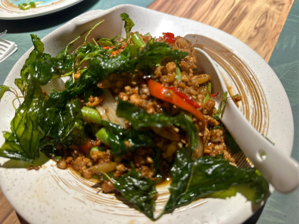 小紅書女抱怨國慶假期尖沙咀用餐中伏！網民：明白為何要北上