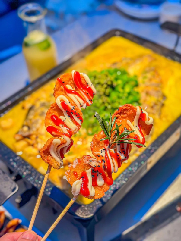 KK MALL｜來源：深圳地鐵、小紅書@跳舞的蓬蓬裙、小紅書@花喵喵、小紅書@暴飲暴食～瑜伽導師Rachel、小紅書@舉個栗子、小紅書@快樂星球、小紅書@耶耶美食、小紅書@莉莉兔子、太二酸菜魚官網、小紅書@蕉下見鹿、小紅書@憨居居-一起吃飯啦、小紅書@花花還能吃億口、小紅書@荔枝飽飽、小紅書@小福星、小紅書@墨鏡喵、番茄口袋、小紅書@會拍的梁波萬、小紅書@小秘書食記、小紅書@深圳吃貨課代表