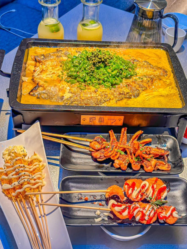 KK MALL｜來源：深圳地鐵、小紅書@跳舞的蓬蓬裙、小紅書@花喵喵、小紅書@暴飲暴食～瑜伽導師Rachel、小紅書@舉個栗子、小紅書@快樂星球、小紅書@耶耶美食、小紅書@莉莉兔子、太二酸菜魚官網、小紅書@蕉下見鹿、小紅書@憨居居-一起吃飯啦、小紅書@花花還能吃億口、小紅書@荔枝飽飽、小紅書@小福星、小紅書@墨鏡喵、番茄口袋、小紅書@會拍的梁波萬、小紅書@小秘書食記、小紅書@深圳吃貨課代表