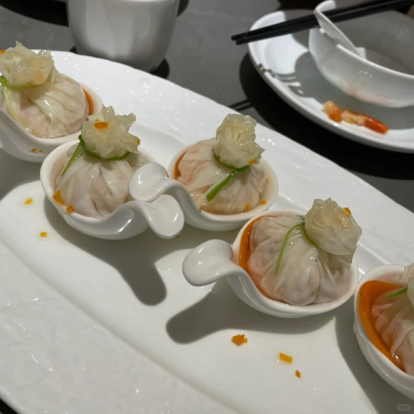 KK MALL｜來源：深圳地鐵、小紅書@跳舞的蓬蓬裙、小紅書@花喵喵、小紅書@暴飲暴食～瑜伽導師Rachel、小紅書@舉個栗子、小紅書@快樂星球、小紅書@耶耶美食、小紅書@莉莉兔子、太二酸菜魚官網、小紅書@蕉下見鹿、小紅書@憨居居-一起吃飯啦、小紅書@花花還能吃億口、小紅書@荔枝飽飽、小紅書@小福星、小紅書@墨鏡喵、番茄口袋、小紅書@會拍的梁波萬、小紅書@小秘書食記、小紅書@深圳吃貨課代表