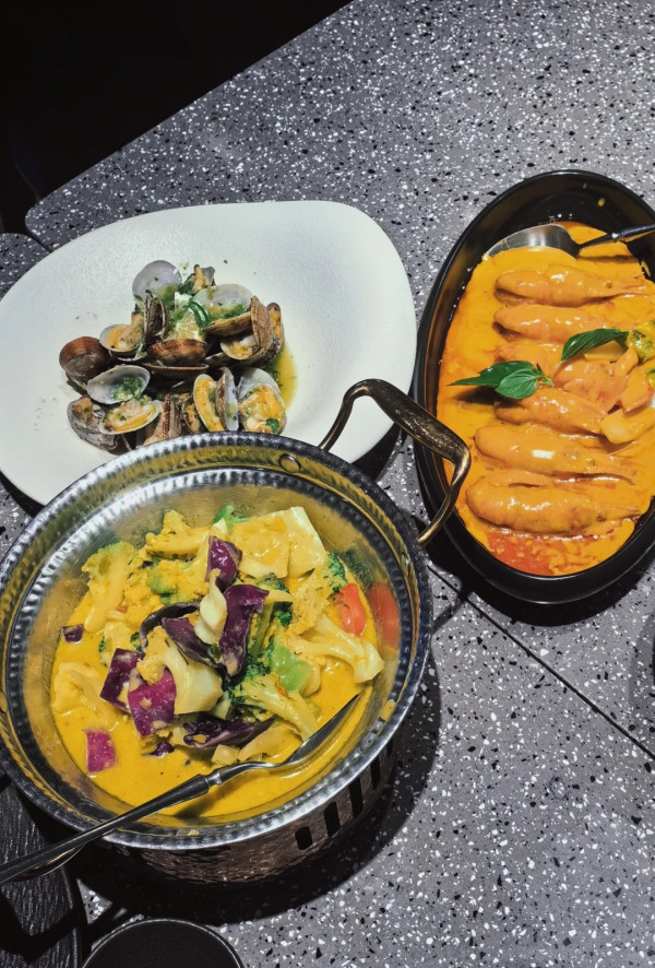 KK MALL｜來源：深圳地鐵、小紅書@跳舞的蓬蓬裙、小紅書@花喵喵、小紅書@暴飲暴食～瑜伽導師Rachel、小紅書@舉個栗子、小紅書@快樂星球、小紅書@耶耶美食、小紅書@莉莉兔子、太二酸菜魚官網、小紅書@蕉下見鹿、小紅書@憨居居-一起吃飯啦、小紅書@花花還能吃億口、小紅書@荔枝飽飽、小紅書@小福星、小紅書@墨鏡喵、番茄口袋、小紅書@會拍的梁波萬、小紅書@小秘書食記、小紅書@深圳吃貨課代表