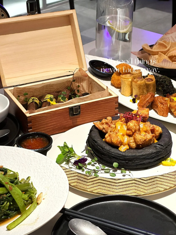 KK MALL｜來源：深圳地鐵、小紅書@跳舞的蓬蓬裙、小紅書@花喵喵、小紅書@暴飲暴食～瑜伽導師Rachel、小紅書@舉個栗子、小紅書@快樂星球、小紅書@耶耶美食、小紅書@莉莉兔子、太二酸菜魚官網、小紅書@蕉下見鹿、小紅書@憨居居-一起吃飯啦、小紅書@花花還能吃億口、小紅書@荔枝飽飽、小紅書@小福星、小紅書@墨鏡喵、番茄口袋、小紅書@會拍的梁波萬、小紅書@小秘書食記、小紅書@深圳吃貨課代表