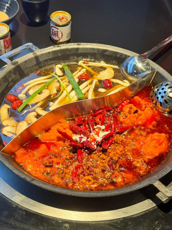 KK MALL｜來源：深圳地鐵、小紅書@跳舞的蓬蓬裙、小紅書@花喵喵、小紅書@暴飲暴食～瑜伽導師Rachel、小紅書@舉個栗子、小紅書@快樂星球、小紅書@耶耶美食、小紅書@莉莉兔子、太二酸菜魚官網、小紅書@蕉下見鹿、小紅書@憨居居-一起吃飯啦、小紅書@花花還能吃億口、小紅書@荔枝飽飽、小紅書@小福星、小紅書@墨鏡喵、番茄口袋、小紅書@會拍的梁波萬、小紅書@小秘書食記、小紅書@深圳吃貨課代表