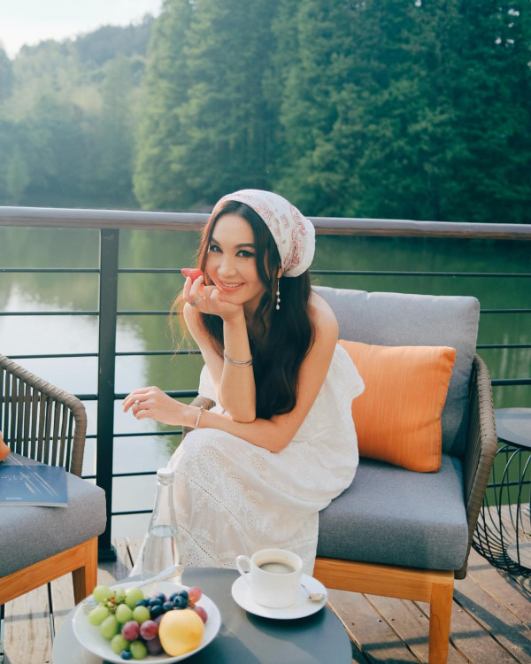 58歲溫碧霞廣州性感開騷！Bra Top短裙上陣勁歌熱舞！ 