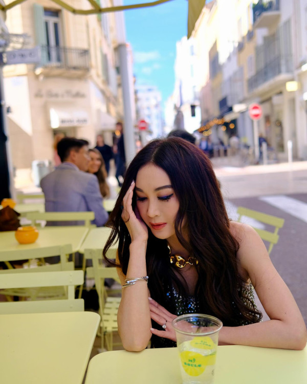 58歲溫碧霞廣州性感開騷！Bra Top短裙上陣勁歌熱舞！ 