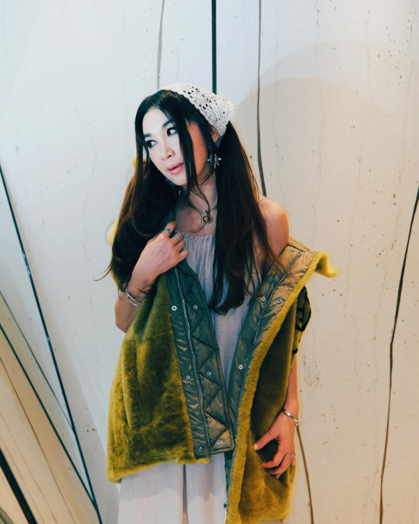 58歲溫碧霞廣州性感開騷！Bra Top短裙上陣勁歌熱舞！ 