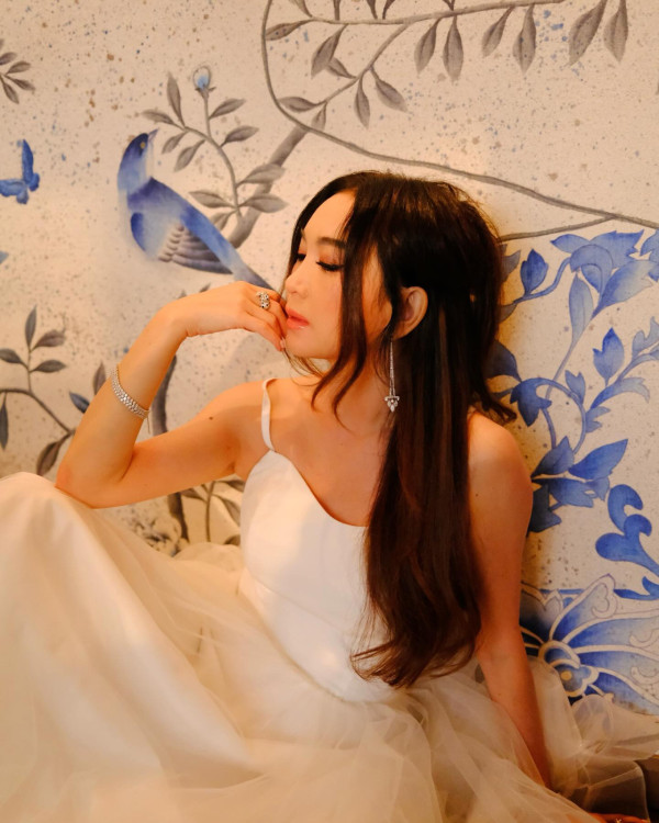 58歲溫碧霞廣州性感開騷！Bra Top短裙上陣勁歌熱舞！ 