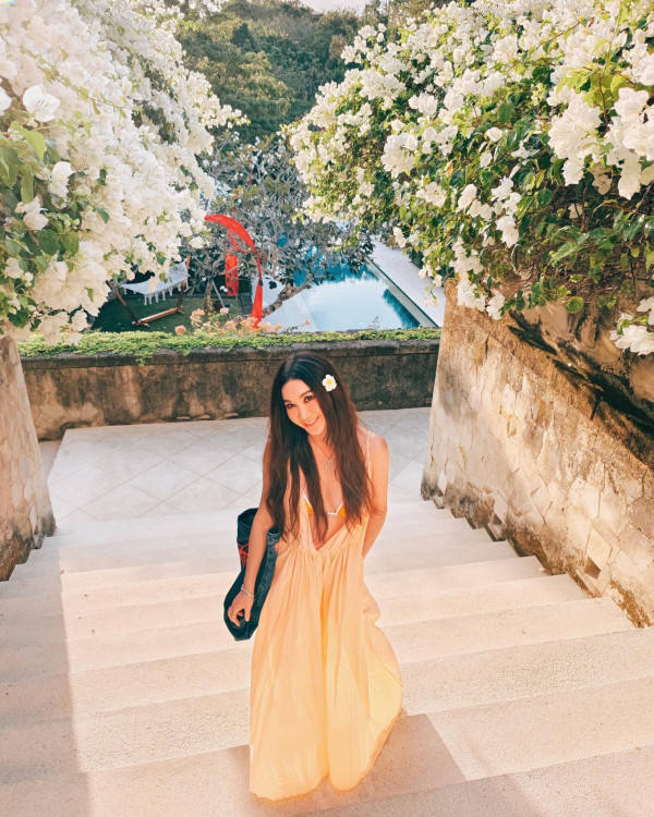 58歲溫碧霞廣州性感開騷！Bra Top短裙上陣勁歌熱舞！ 