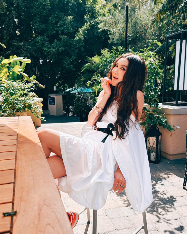 58歲溫碧霞廣州性感開騷！Bra Top短裙上陣勁歌熱舞！ 