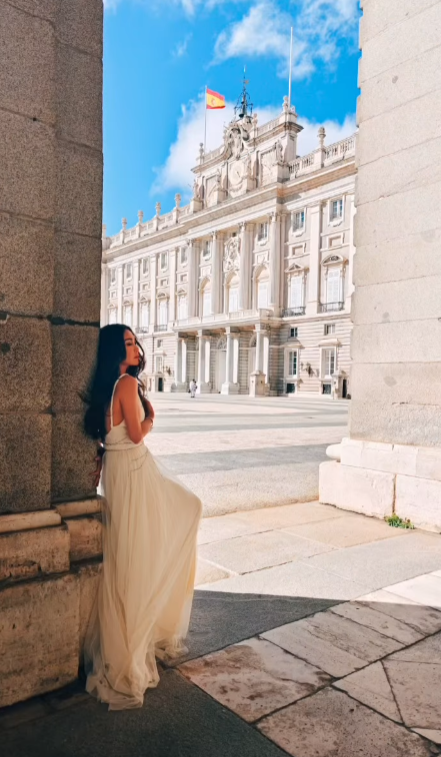 58歲溫碧霞廣州性感開騷！Bra Top短裙上陣勁歌熱舞！ 