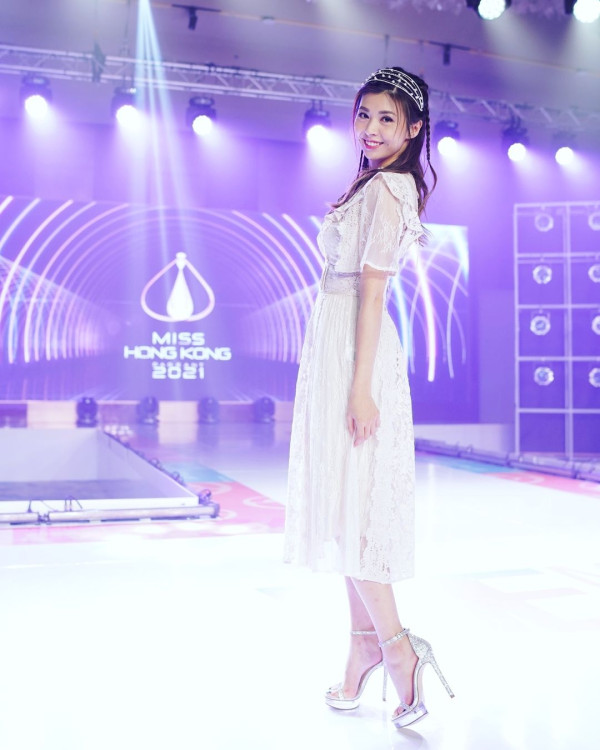 陳煒與老公結婚兩周年蜜遊日本 被熱情奈良鹿仔「攻擊」敏感部位 