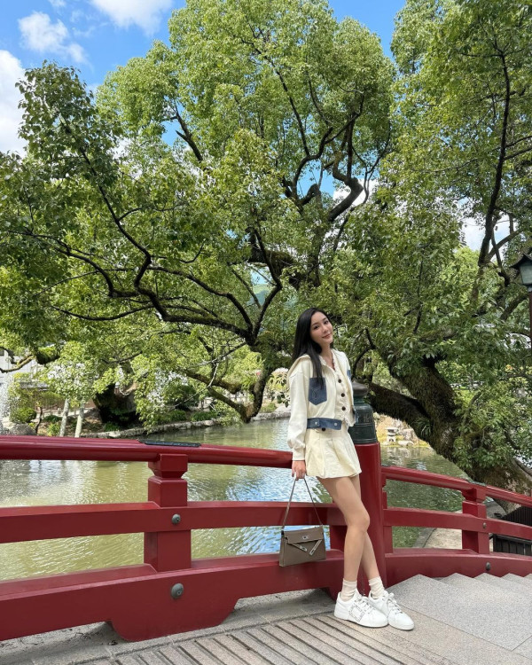 陳煒與老公結婚兩周年蜜遊日本 被熱情奈良鹿仔「攻擊」敏感部位 