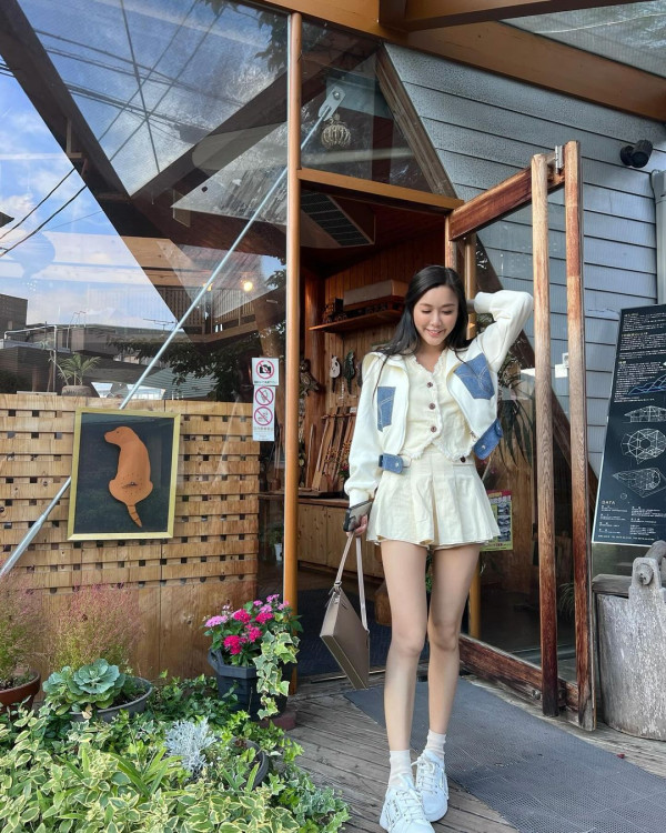 陳煒與老公結婚兩周年蜜遊日本 被熱情奈良鹿仔「攻擊」敏感部位 