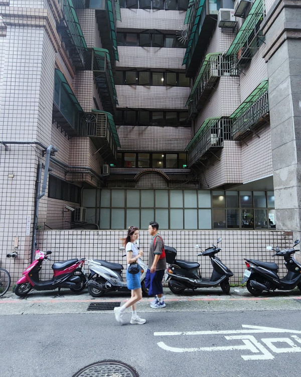 陳煒與老公結婚兩周年蜜遊日本 被熱情奈良鹿仔「攻擊」敏感部位 