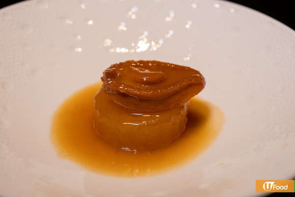 尖沙咀上海淮揚菜餐廳推出大閘蟹套餐   六両公蟹／蟹粉燴⿂翅／專人拆蟹