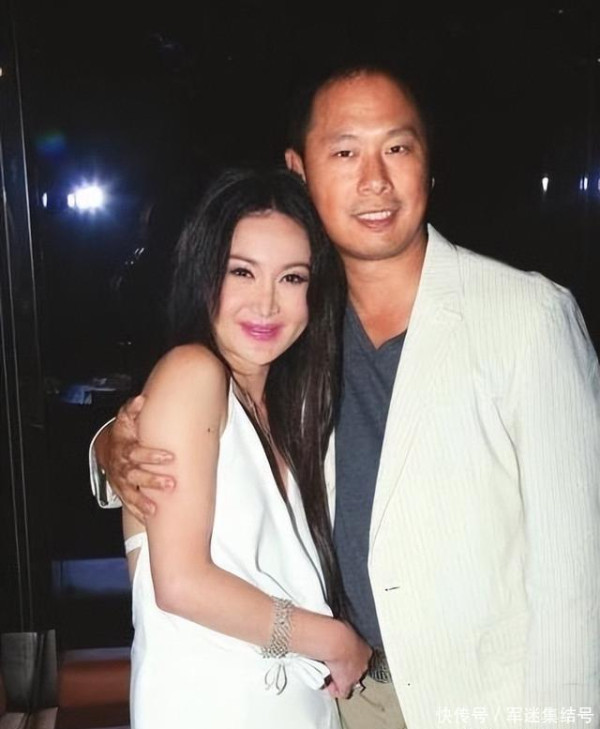 58歲溫碧霞廣州性感開騷！Bra Top短裙上陣勁歌熱舞！ 