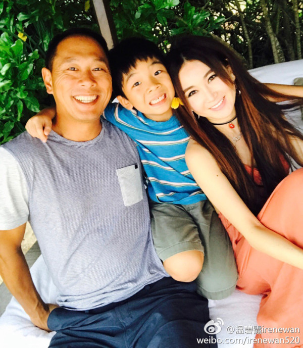 58歲溫碧霞廣州性感開騷！Bra Top短裙上陣勁歌熱舞！ 