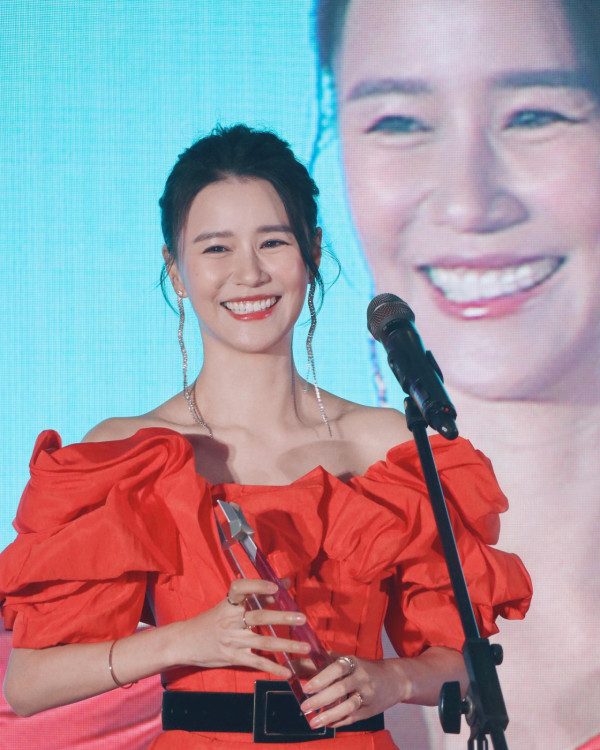 42歲黃翠如最新近照驚現牙籤腳！網民指「又瘦咗」曾被傳孕味濃 