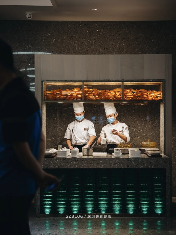 KK MALL｜來源：深圳地鐵、小紅書@跳舞的蓬蓬裙、小紅書@花喵喵、小紅書@暴飲暴食～瑜伽導師Rachel、小紅書@舉個栗子、小紅書@快樂星球、小紅書@耶耶美食、小紅書@莉莉兔子、太二酸菜魚官網、小紅書@蕉下見鹿、小紅書@憨居居-一起吃飯啦、小紅書@花花還能吃億口、小紅書@荔枝飽飽、小紅書@小福星、小紅書@墨鏡喵、番茄口袋、小紅書@會拍的梁波萬、小紅書@小秘書食記、小紅書@深圳吃貨課代表