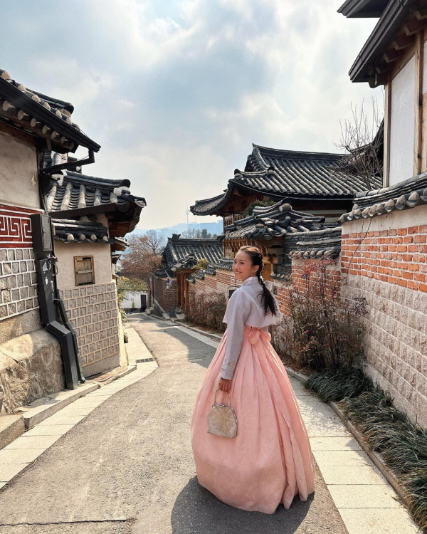 Mandy Lieu英國生圖曝光！搬離億萬豪宅 樸素打扮零化妝狀態驚人 