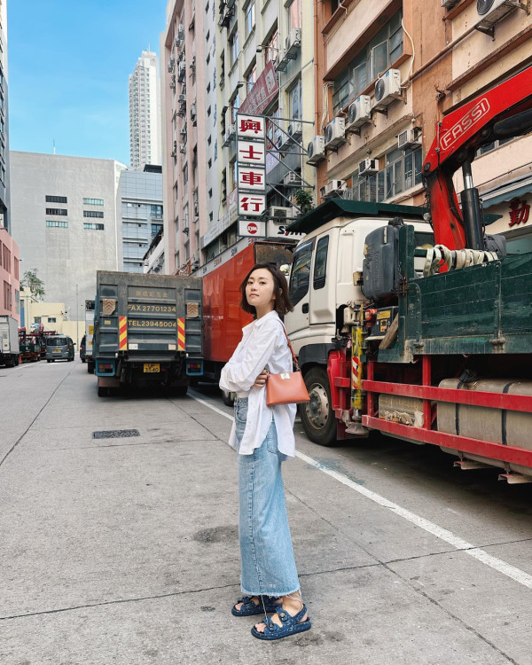 Mandy Lieu英國生圖曝光！搬離億萬豪宅 樸素打扮零化妝狀態驚人 