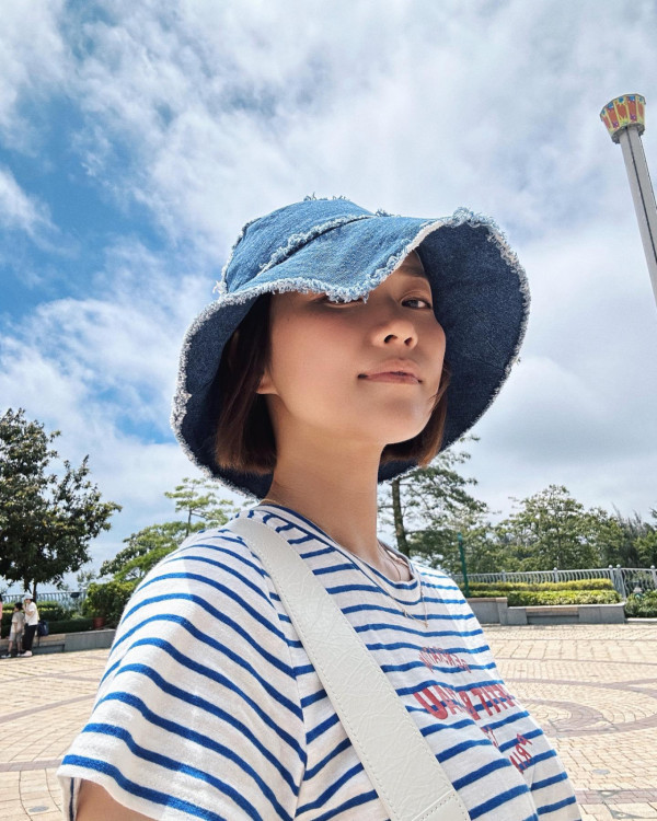 Mandy Lieu英國生圖曝光！搬離億萬豪宅 樸素打扮零化妝狀態驚人 