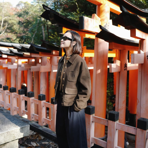 Mandy Lieu英國生圖曝光！搬離億萬豪宅 樸素打扮零化妝狀態驚人 